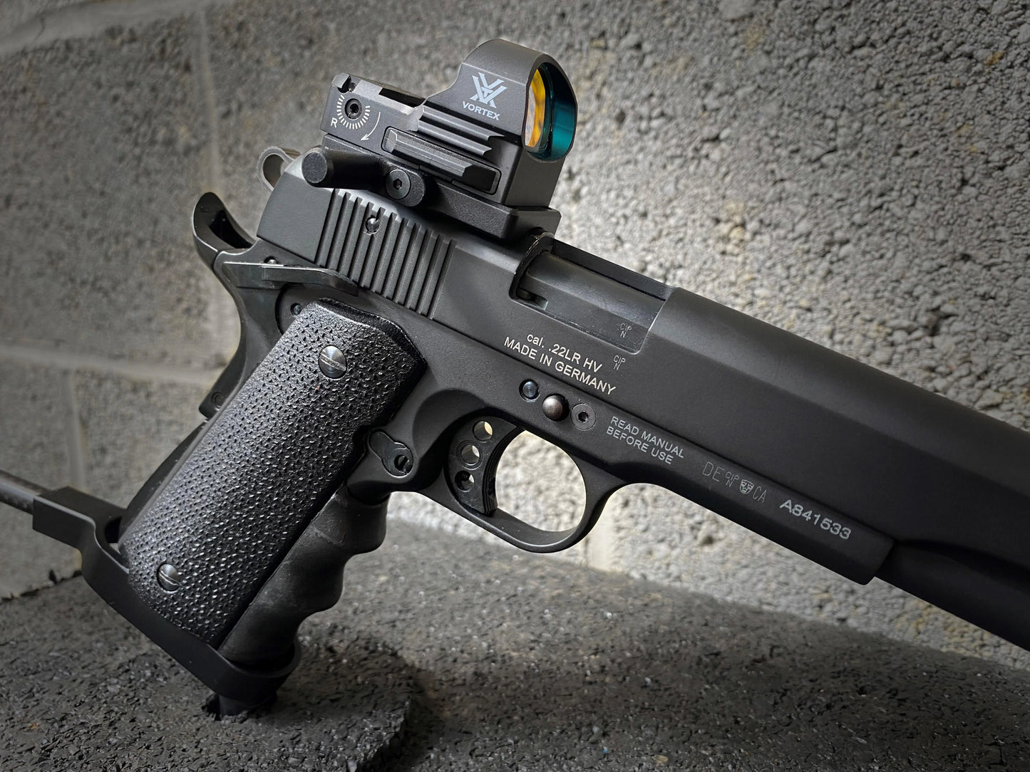 1911 UNIVERSAL RED DOT MOUNT & CHARGE HANDLE KIT